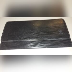 LOUIS VUITTON LEATHER EPI 2 Wide Gusseted Pocket  & 1 Slip Pkt. WALLET, Black